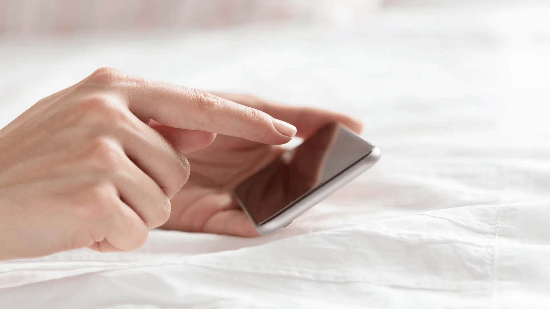 Utilisation du téléphone portable dans un lit